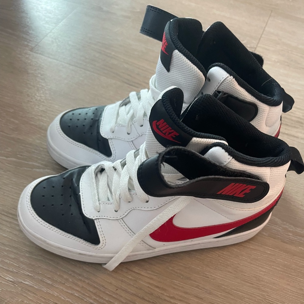 nike sneakers worn 2x